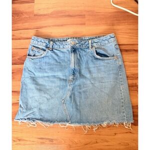 Topshop Denim Mini Skirt Frayed Hem Light Wash Casual Cute Size US 12